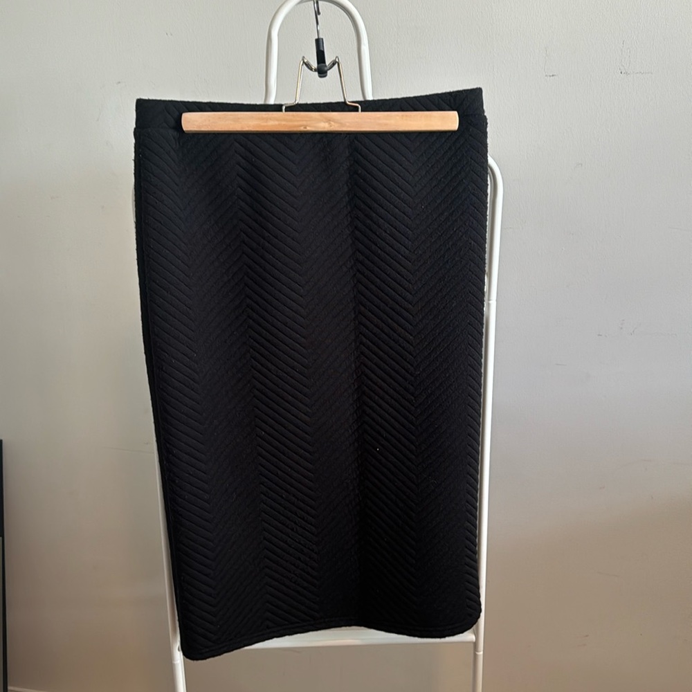 Chevron quilted back pencil midi skirt